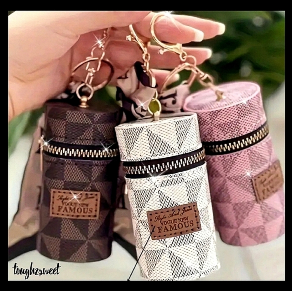 "VOGUE NEW FAMOUS" 1 LUXURY KEYCHAIN, LIPSTICK PURSE~ 3 COLOR OPTIONS